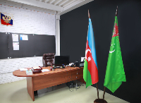 Кабинетный флагшток деревянный с основанием Блин эконом (бук) 2 штока 2,2 м Кабинетный флагшток деревянный с основанием Блин эконом (бук) 2 штока 2,2 м